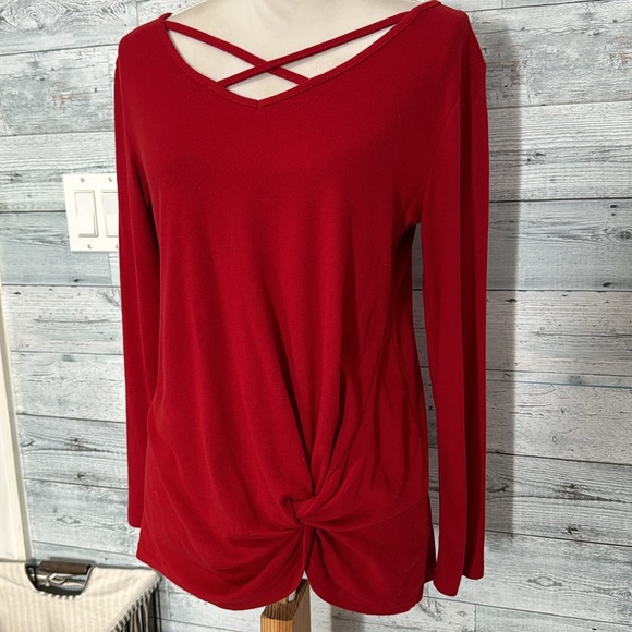 RED CRISS CROSS V-NECK TOP WITH TWIST FRONT❤️❤️ - Picture 4 of 9
